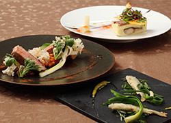 ランチCコース【一口料理・オードブル・スープ・魚料理・肉料理・デザート】 4950円(税込)