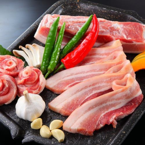 Besides grilled pork ribs, samgyeopsal is also very popular!