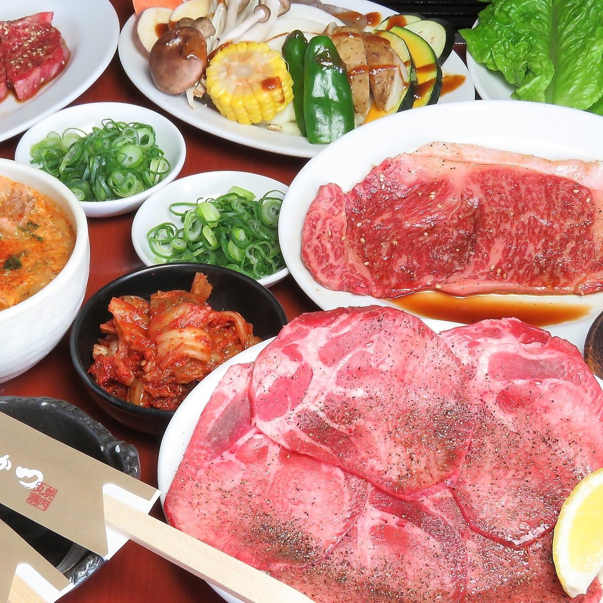 Marukatsu is a long-established yakiniku restaurant.The famous salted tongue is exquisite! The space is also ◎