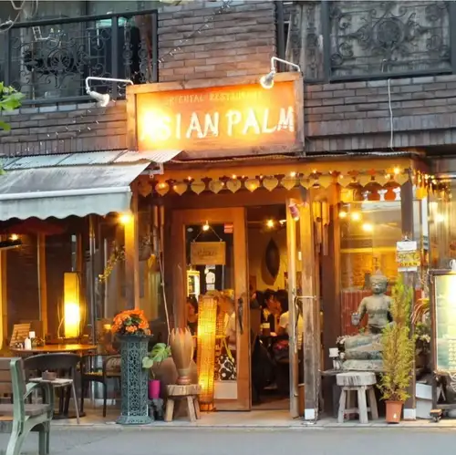 異国感漂うモダンなお店