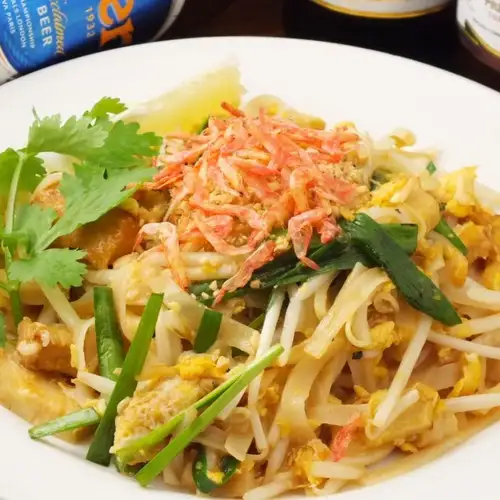 パッタイ（タイの甘口焼きそば）