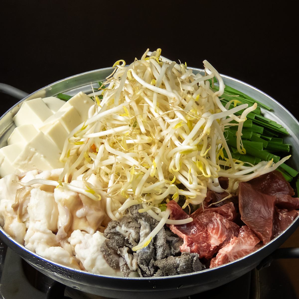 店主こだわりのホルモン鍋は、脂の甘みをしっかり味わえる国産100%!