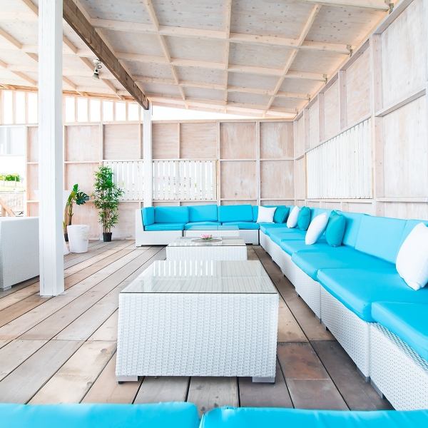 【由比ヶ浜でワンランク上の夏の思い出を♪】Seaside Lounge Yuigahamaではご宴会、女子会、打ち上げ、誕生日から記念日のお祝いまでお楽しみ頂けます♪200名まで収容できる大型店舗だからこそ可能な、貸切プランも大好評受付中☆結婚式2次会、大人数宴会、会社打ち上げ、撮影会、プライベートパーティー等、各種承ります♪