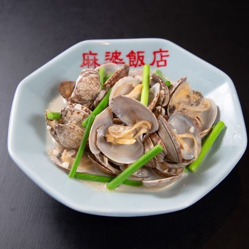 Stir-fried clams and garlic sprouts