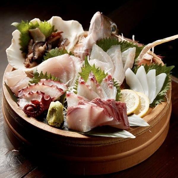 【需要点菜】炭烤烤鸡肉串和日式海鲜生鱼片 ※各种宴会套餐2,680日元～有优惠！