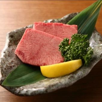 自慢の飛騨牛を余すことなく詰め込んだ《全12品》福コース9000円