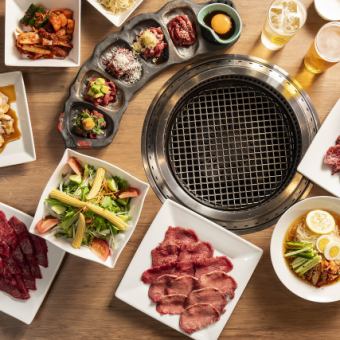 【飲み放題】飛騨牛ゆっけ盛り合わせコース 8800円（税込）/いろんな味付けで楽しめるゆっけ盛