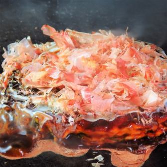 [The staff will affectionately make it!] Hot! Fluffy! ~ Various okonomiyaki ~
