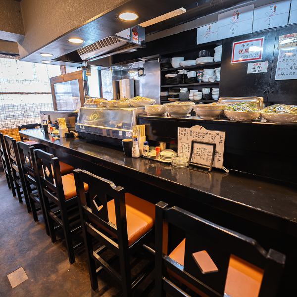 【お一人様歓迎！カウンター席】お気軽に使っていただけるカウンター席も9席ご用意。お仕事帰りの一人飲みにも、普段使いのデートにも◎お気軽にお立ち寄りください！