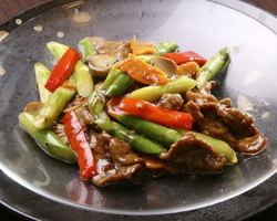 Stir-fried beef with asparagus