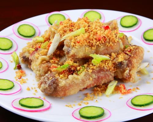Fried Spareribs with Garlic Chips