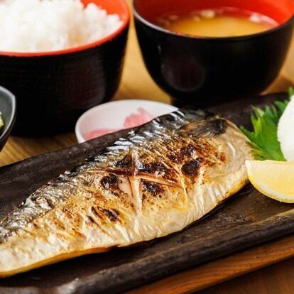 Salt-grilled mackerel set meal