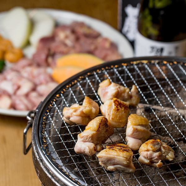 在被炉被炉上悠闲地享用炭烤丹波鸡♪通过套餐（3,000日元起）享受九州美食的所有美味！