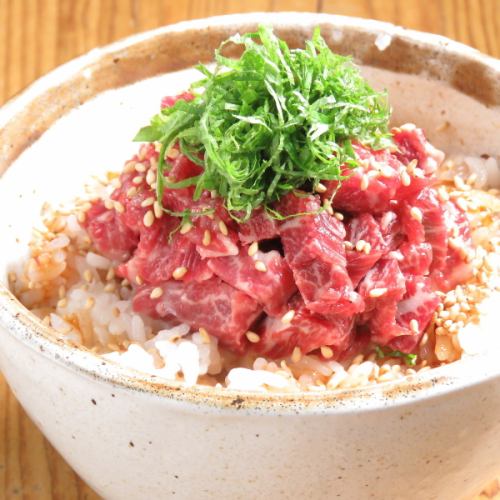Sakura rice (horse sashimi rice)