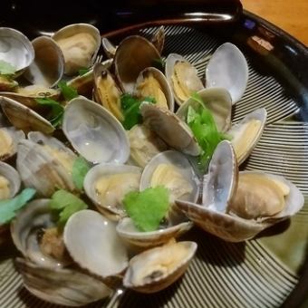 Live clams steamed in sake or grilled in butter