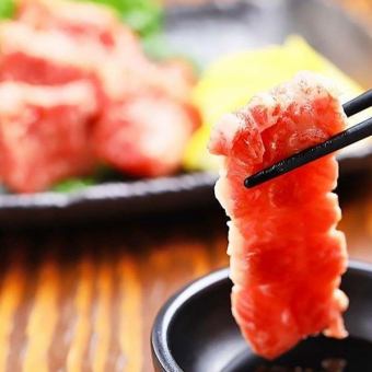 “极致体验：品尝日本三大顶级马肉刺身”……包含3小时无限畅饮生啤 *优惠券可用 *需提前预约