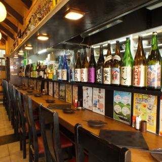 カウンターのお席は、おひとり様もカップルも、もちろん会社帰りのサク飲みにもオススメ◎