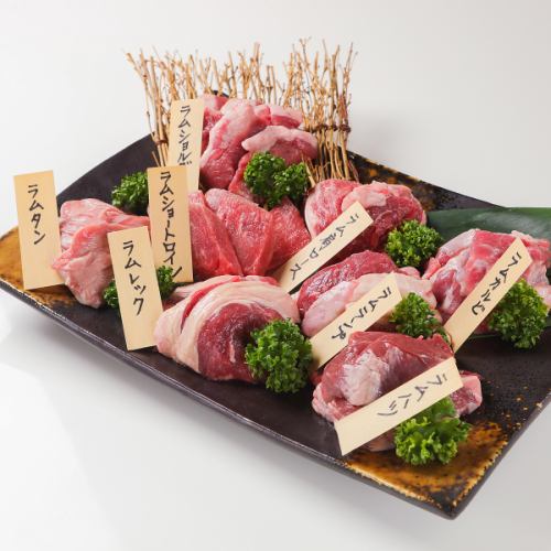 【吃到饱★90分钟】生羊肉5,300日元（含税）～5,700日元（含税） ★如果用现金支付，可优惠500日元。
