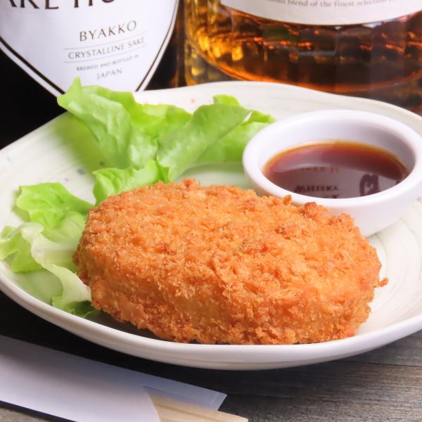 【こだわり食材を使用】食べ応え抜群！お酒と一緒に楽しめる「北海道まるごとコロッケ」