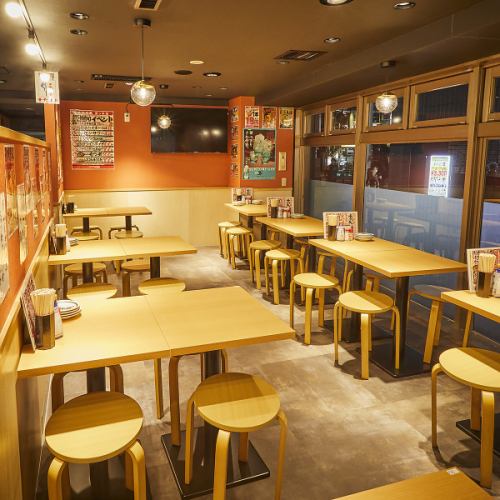 <p>【80名様迄宴会OK】行きも帰りも楽々なアクセス抜群の酔っ手羽で宴会をしませんか？店内は大小様々なテーブル席を完備！宴会最大80名様までご予約承っております！人数に合わせてテーブルのレイアウト変更も可能ですので、気軽にごご来店ください♪</p>