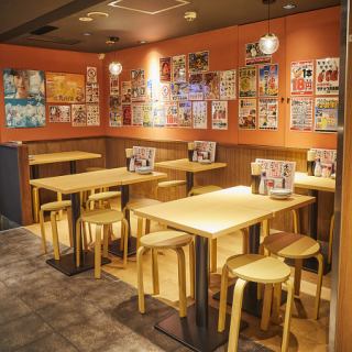 【サク飲みに】少人数で和気あいあいとお料理とお酒を楽しめるテーブル席!駅近なのでフラッと気軽にお立ち寄りください♪