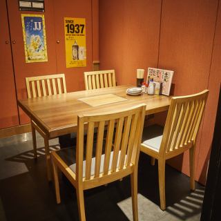 酔っ手羽ではちょっと珍しい“個室席”をご用意!周りを気にせずゆったり過ごせるプライベート空間で、宴会・女子会・接待利用にもおすすめです◎3名~4名個室