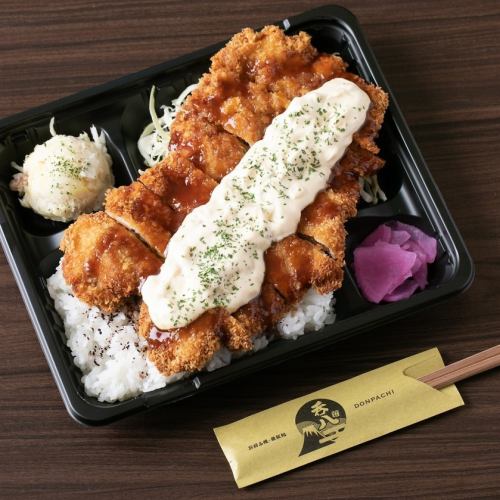 Donpachi specialty [lunch box] Jumbo chicken cutlet bento