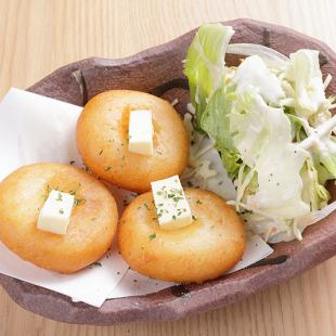 Camembert cheese mochi (3 pieces)/deep-fried yam each