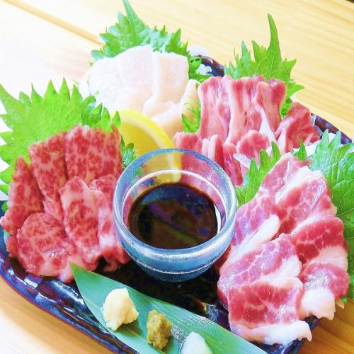 We recommend the domestically produced horsemeat sashimi from Kumamoto Prefecture!