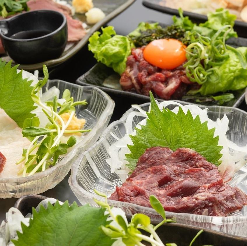 There is a wide variety of domestic horse sashimi, including medium fatty tuna, fatty tuna, mane, and futaego.