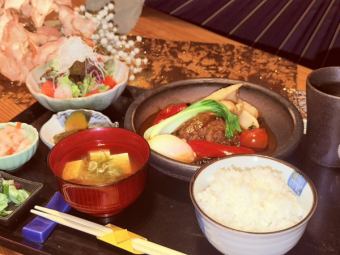 米豚の煮込みハンバーグ定食