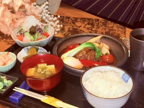 ランチ限定のハンバーグ定食がおすすめ