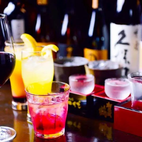 約100種類のドリンクが贅沢に飲み放題！
