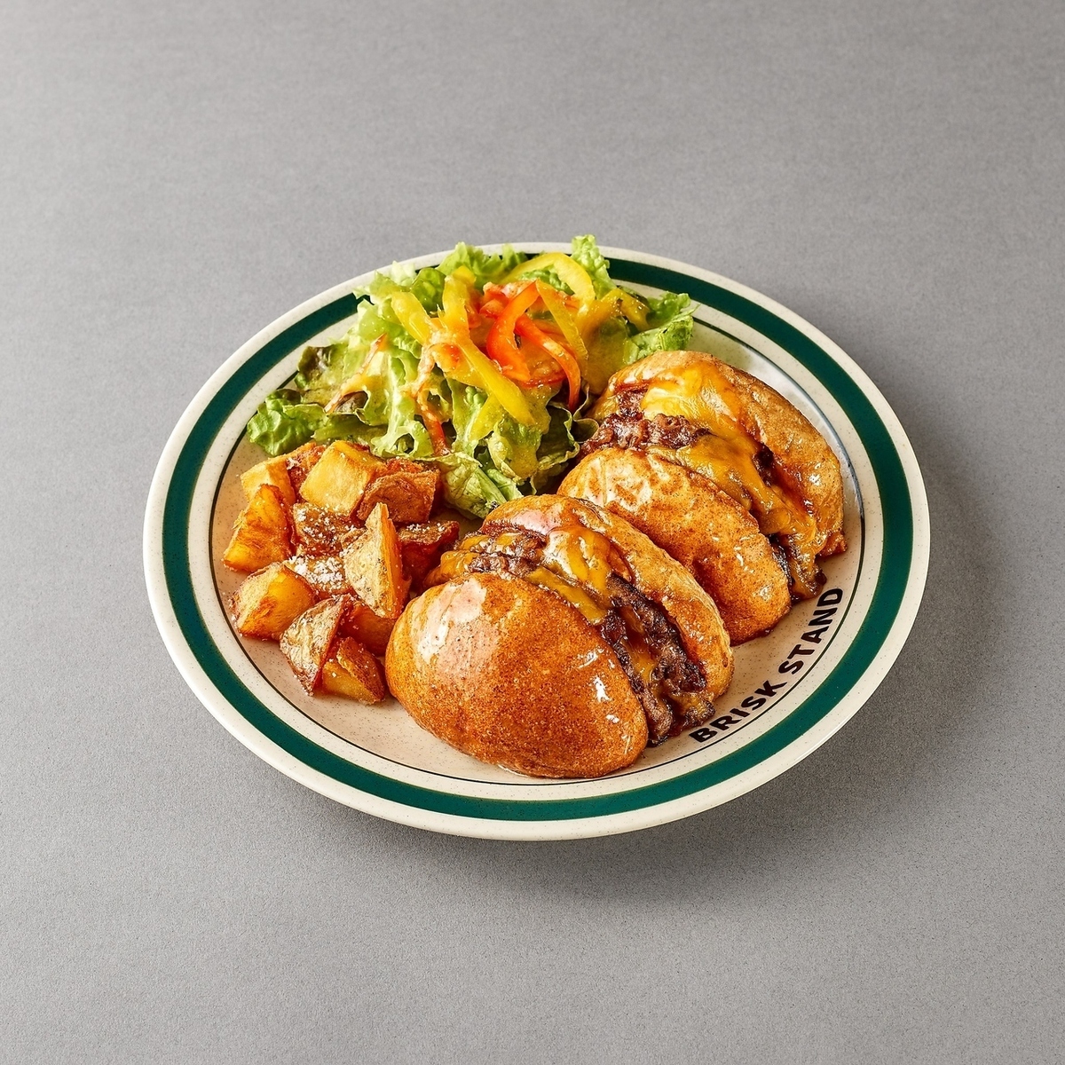 国産牛100%のパティ！牛本来の味が濃く食べ応えのある味わいを◎