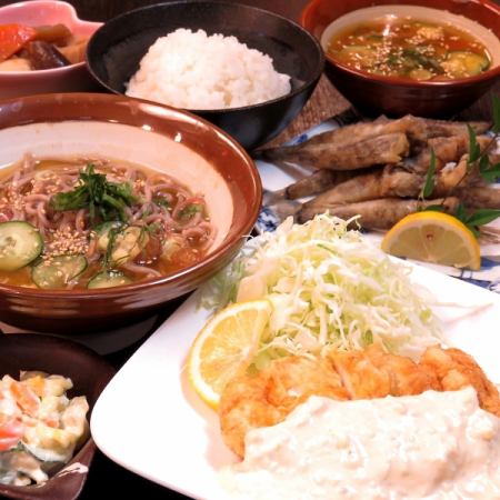 【含2小时无限畅饮】4,400日元（含税）含生鱼片、烧烤、油炸菜肴