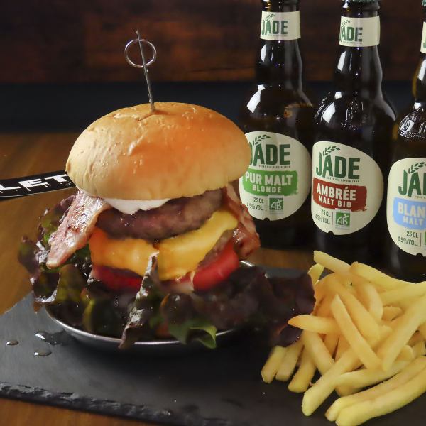 【반즈 대신 갈렛을 사용한 신감각 버거】 당점 자랑의 "프렌치 스타일 햄버거"