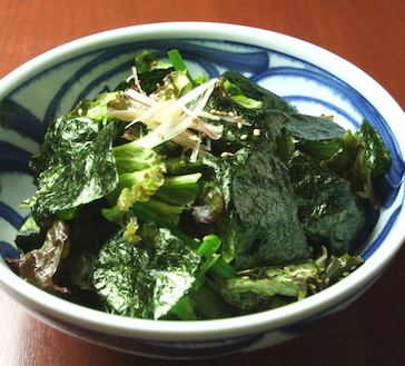 Roasted seaweed hand-rolled Japanese-style salad