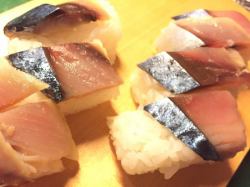 Pressed sushi mackerel (1 piece)