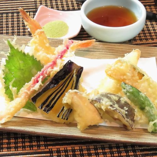 Assorted deep-fried tempura
