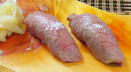 松阪牛炙り寿司　一貫