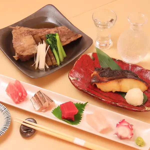 カジュアルに楽しめる◎自分好みで自由に選べる寿司と日本酒の組み合わせ