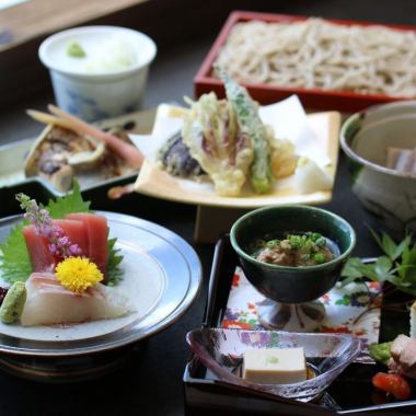 【宴席コース】前菜,造り,鰆木の芽焼き,若鶏と筍の煮物,季節天ぷら,国産蕎麦など人気の旬コース