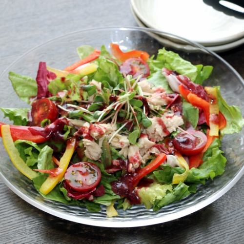 蒸し鶏と梅肉のサラダ