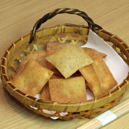 揚げ蕎麦チップ