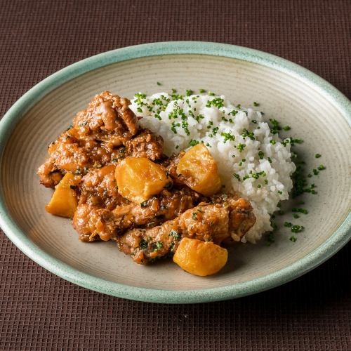 さっぱりとした肉と野菜の煮込み『チキンアドボ』