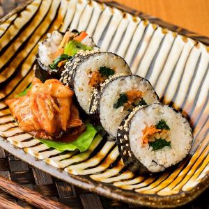 胡麻油の香りが食欲をそそる　キムパプ