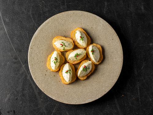 Dried cod crostini "Baccalamattenkat"