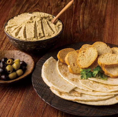 Hummus canapés made with chickpea paste