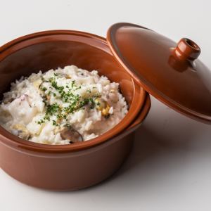 Brown rice risotto with a fragrant cheese flavor