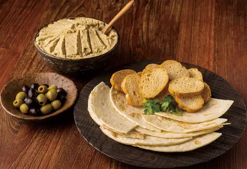 Hummus canapés made with chickpea paste.